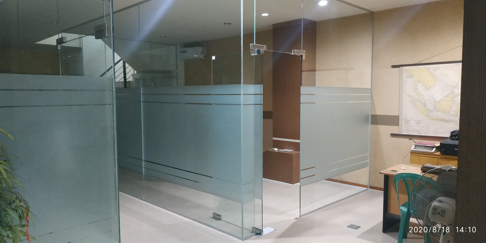 Sekat Kaca Kantor Pak Aui - Dokumentasi Proyek